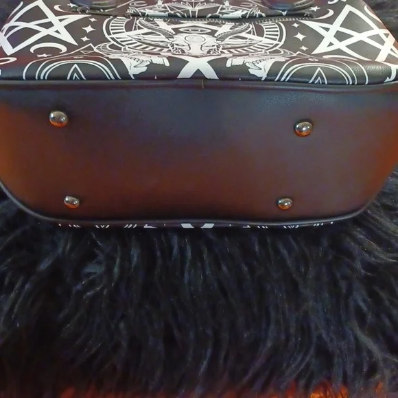 KILLSTAR OCCULT GRAPHIC PENTAGRAM HANDEL HARDWARE KISSLOCK CROSSBODY/SHOULDER - Picture 8 of 16